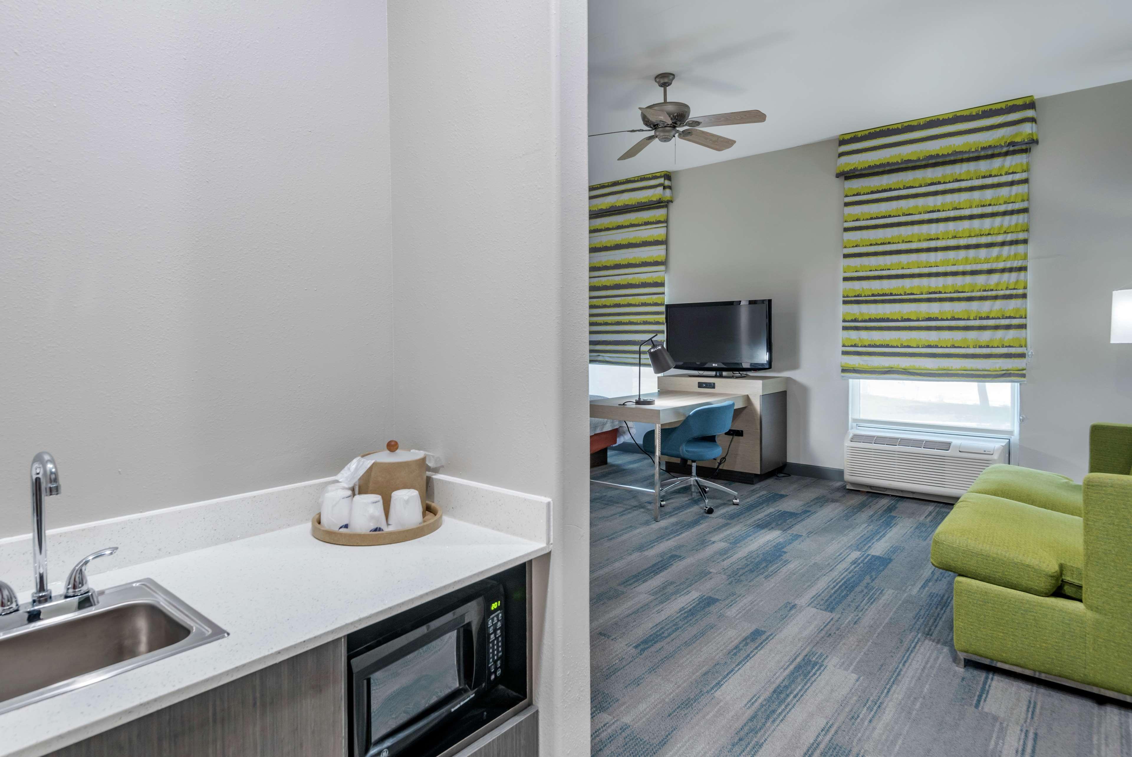 Hampton Inn Браунвуд Экстерьер фото