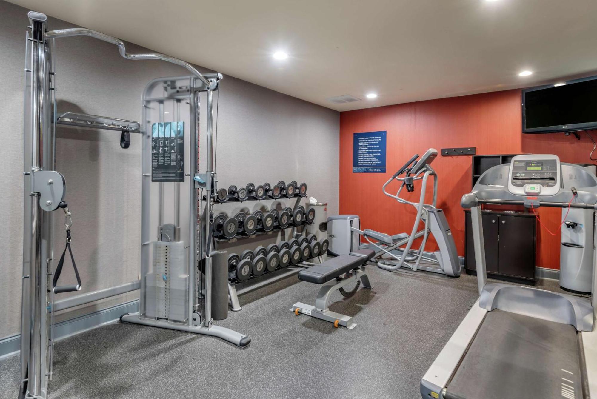 Hampton Inn Браунвуд Экстерьер фото